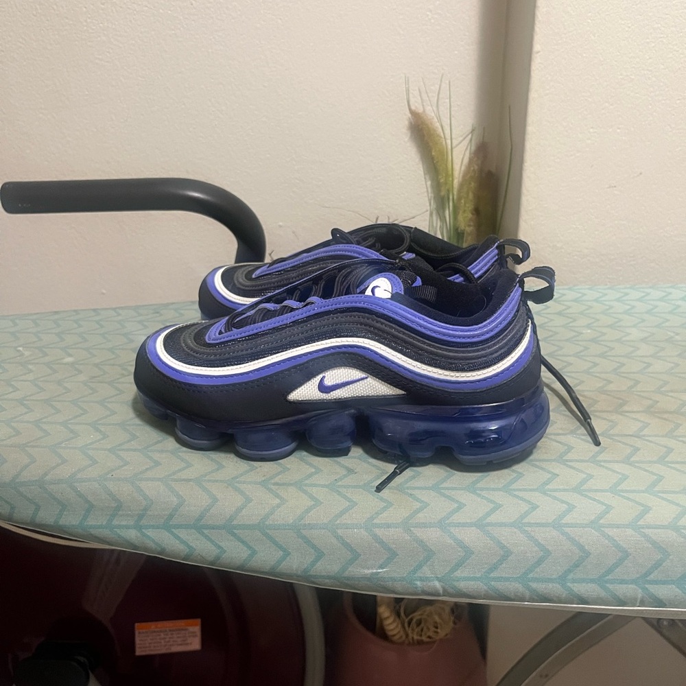 Boys Nike Vapormax sneakers size 5